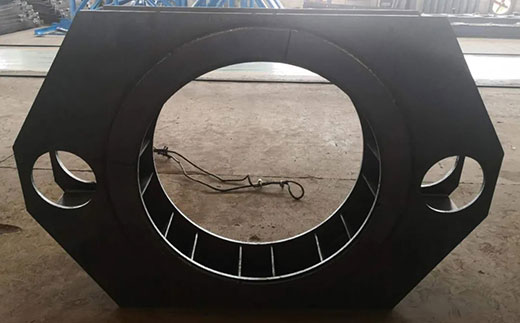 上；；918博天堂机械人焊接事情站焊接大型工件