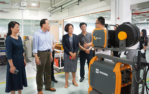 江西省政府副省长吴忠琼带队走访上海唬唬918博天堂总部